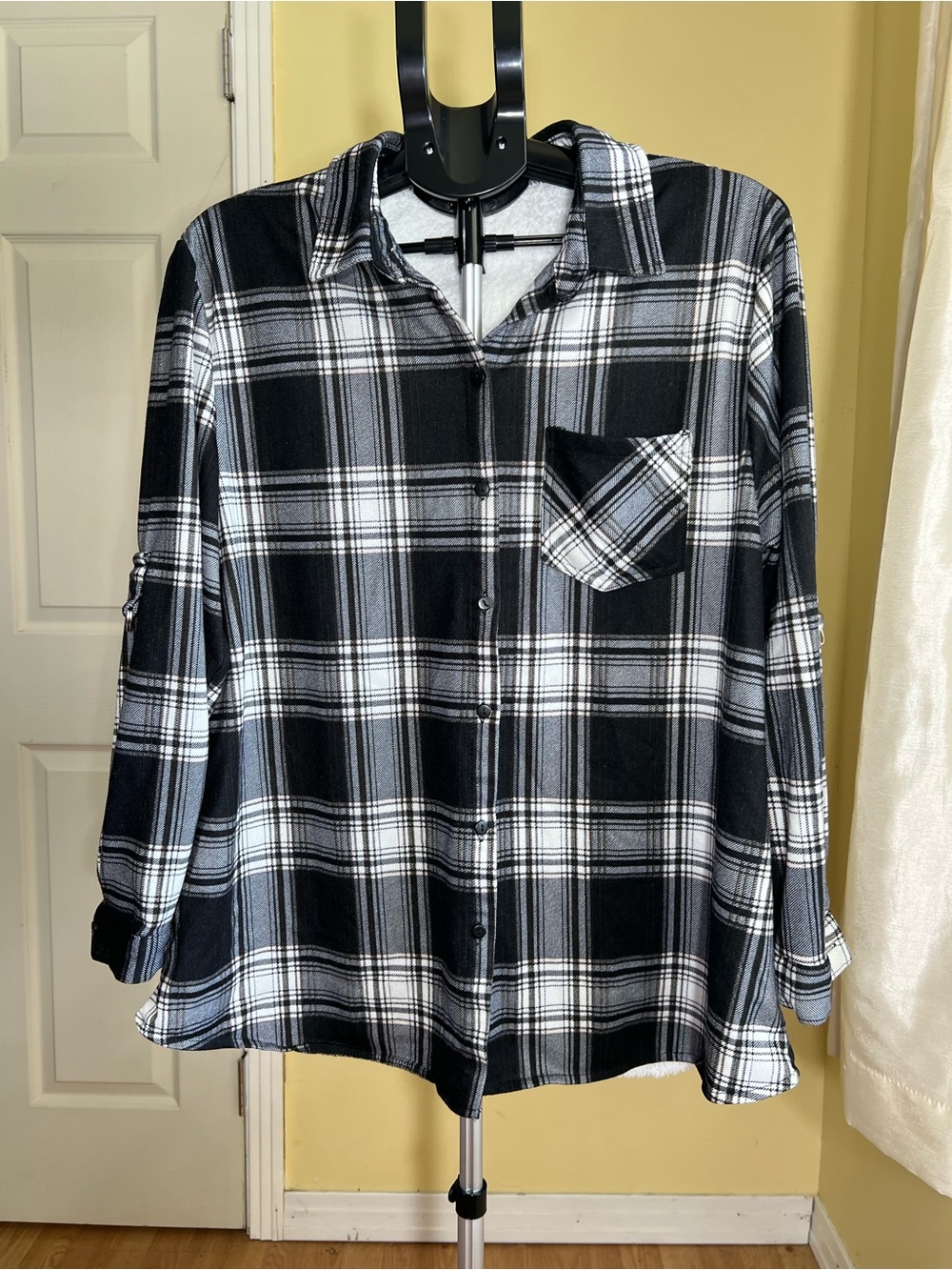 Eden and Olivia Women’s Black & White Plaid Sherpa-Lined Button-Up Shacket